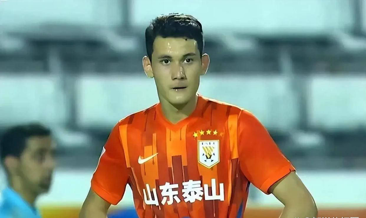 中场球员, 伍的主教练